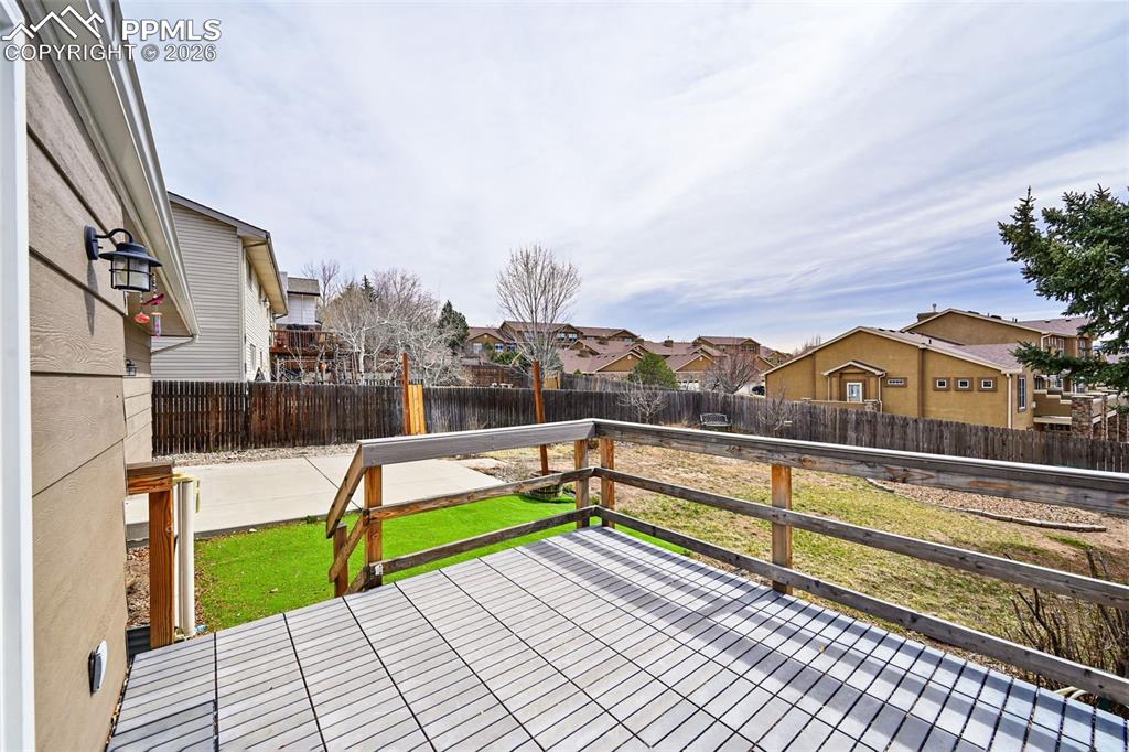 Image 31 of 39: Garage