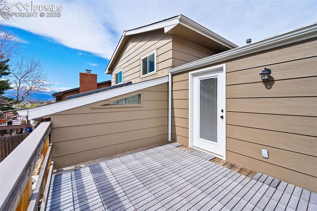 Image 32 of 39: Deck