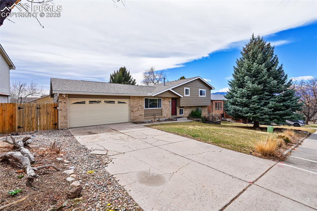 Image 6 of 39: Front of Structure