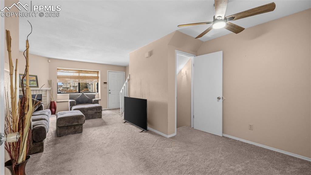 Image 10 of 31: Living Room