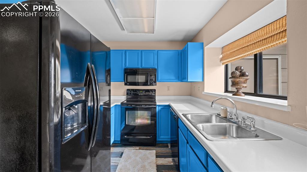 Image 13 of 31: Kitchen