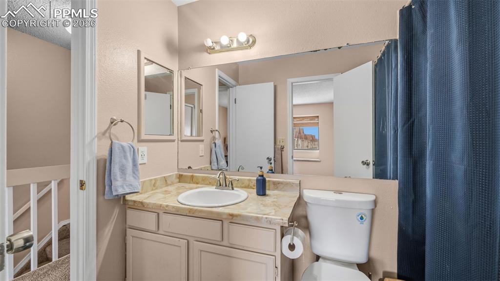 Image 21 of 31: Bathroom