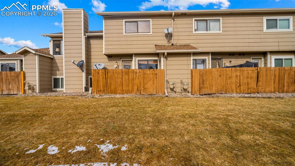 Image 24 of 31: Back of Structure