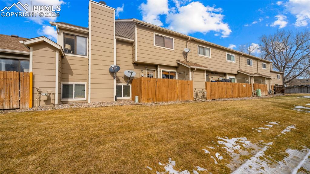 Image 25 of 31: Back of Structure