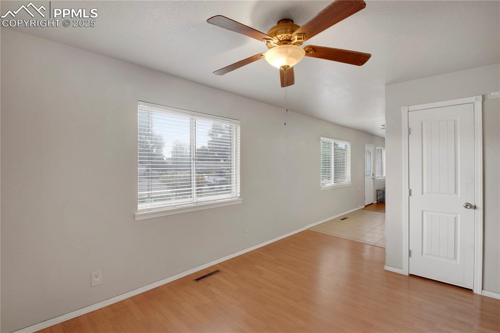 Image 10 of 31: Family Room