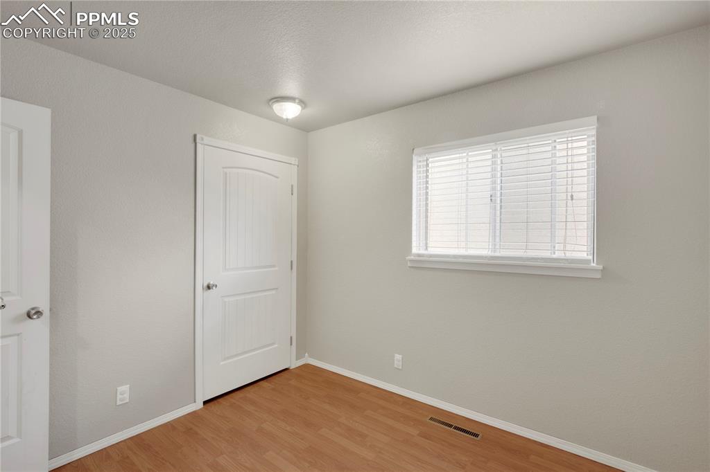 Image 18 of 31: Bedroom