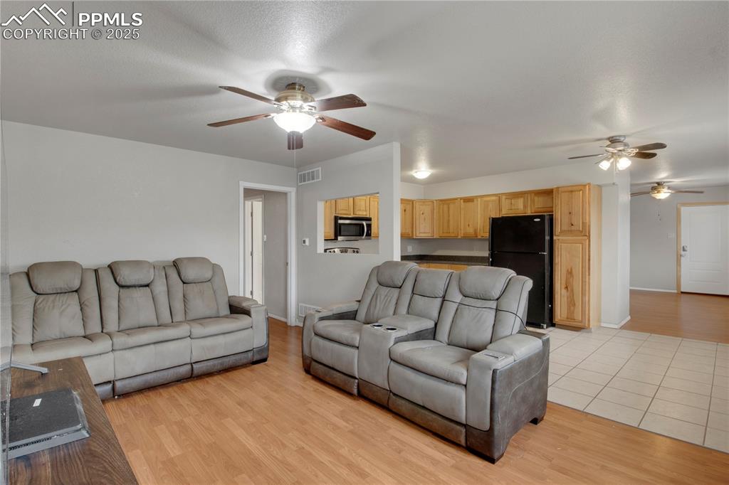 Image 4 of 31: Living Room