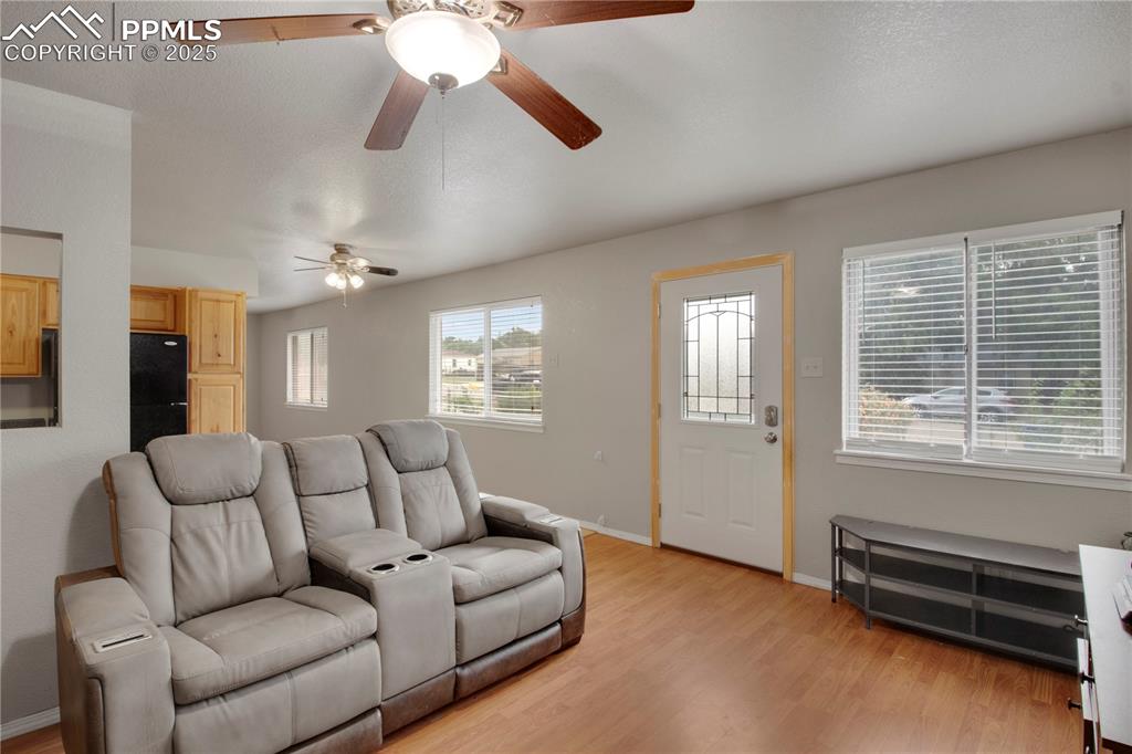 Image 5 of 31: Living Room