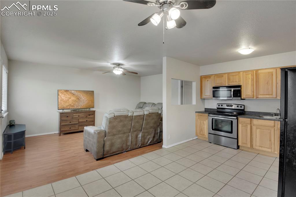 Image 6 of 31: Kitchen