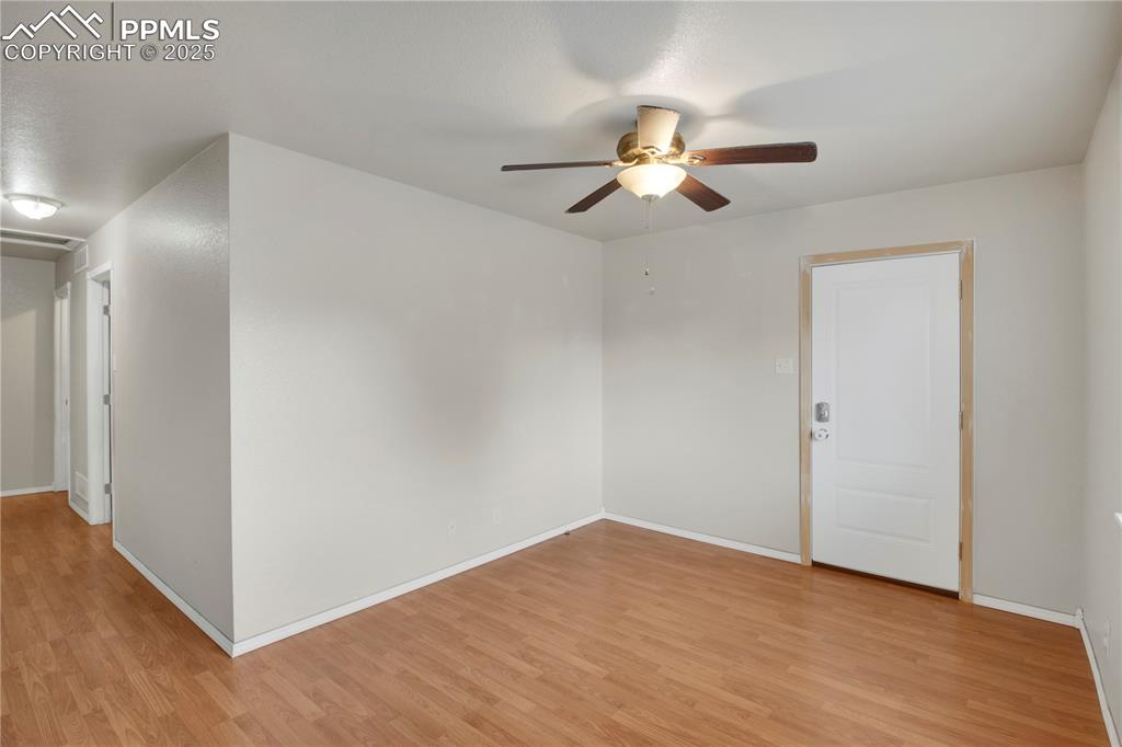 Image 8 of 31: Family Room