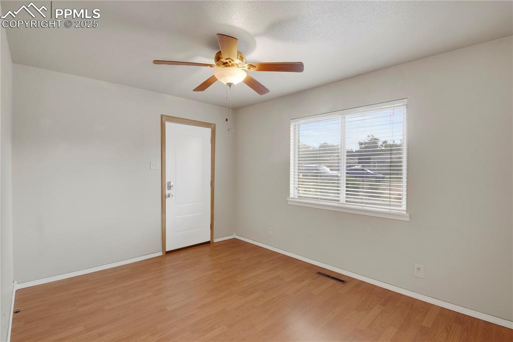 Image 9 of 31: Family Room
