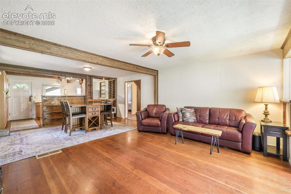 Image 10 of 50: Living Room