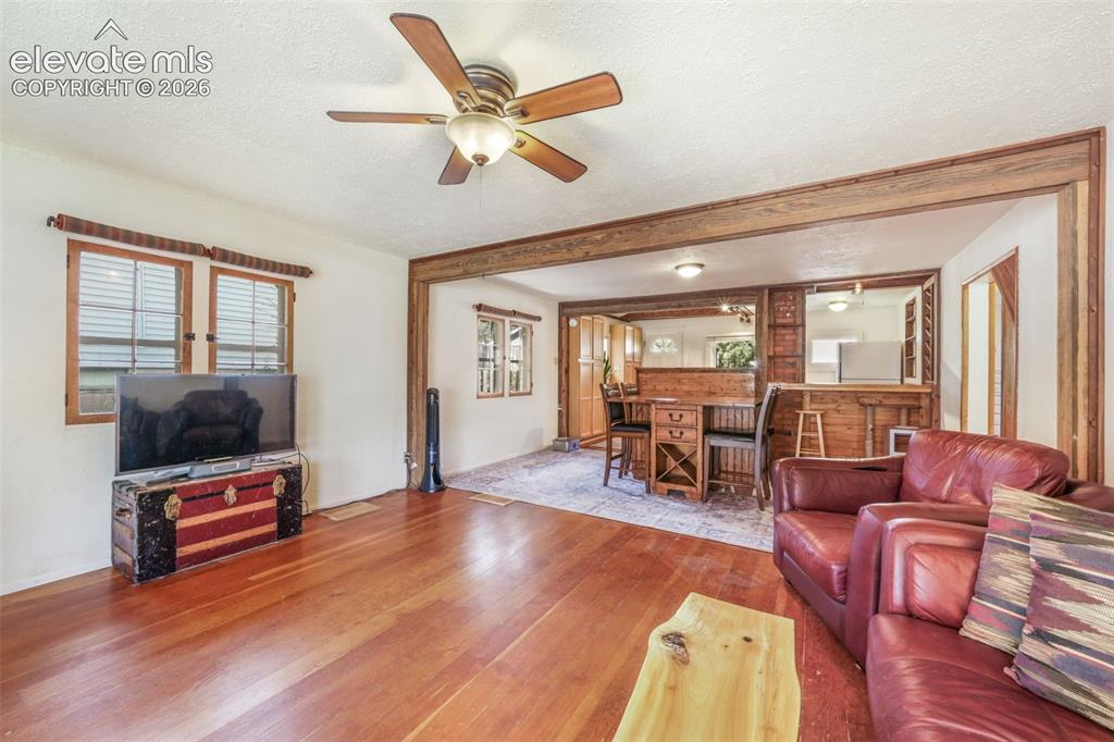 Image 12 of 50: Living Room