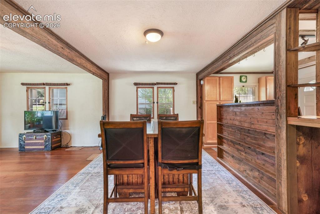 Image 13 of 50: Dining Area