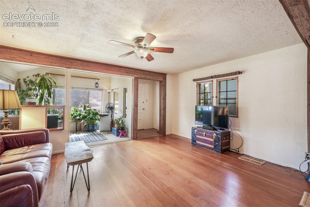 Image 9 of 50: Living Room