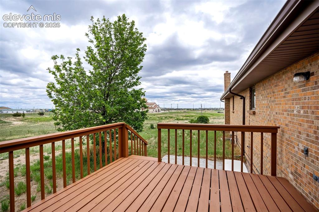 Image 37 of 48: Deck