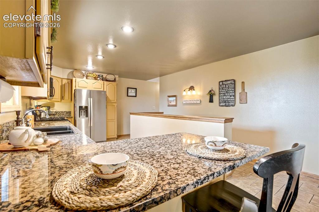 Image 7 of 48: breakfast bar, granite counters