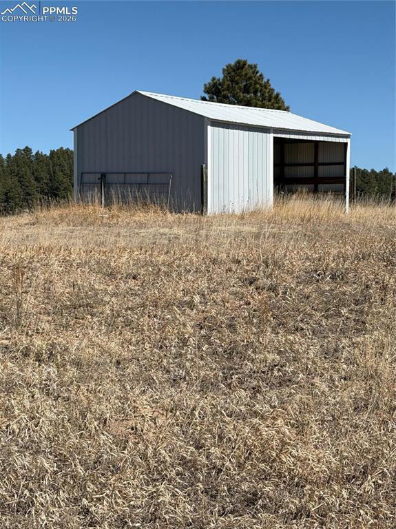 Image 21 of 33: Loafing shed