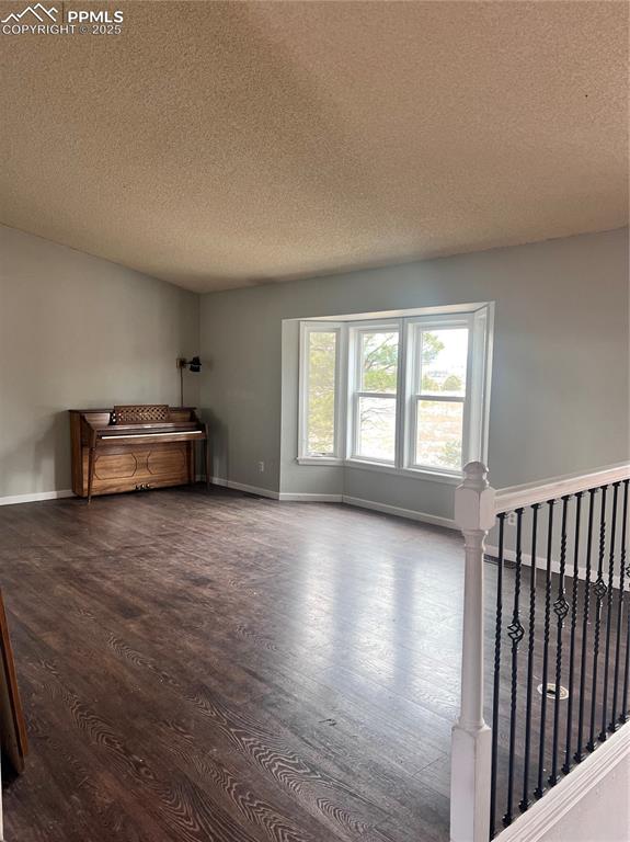 Image 5 of 33: Living Room