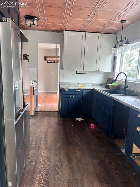 Image 6 of 33: Kitchen