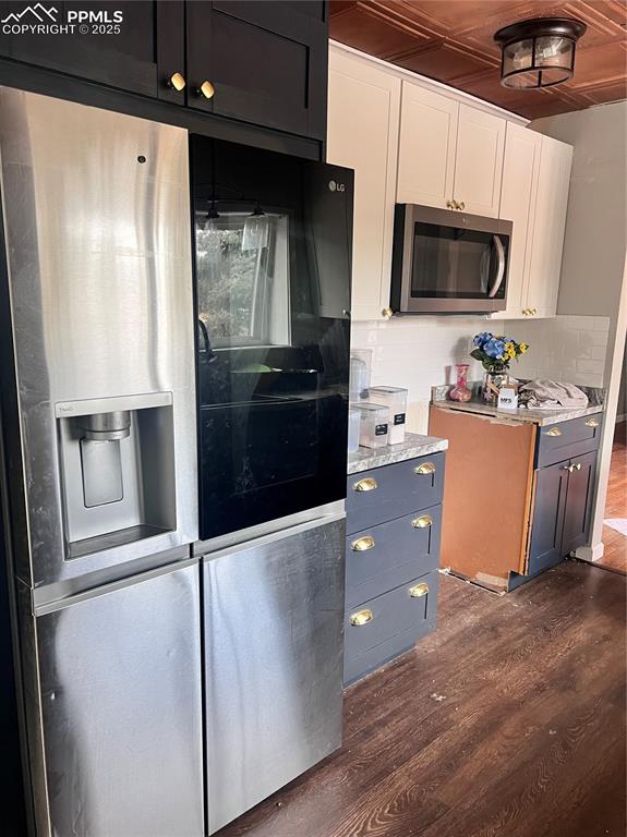 Image 8 of 33: Kitchen