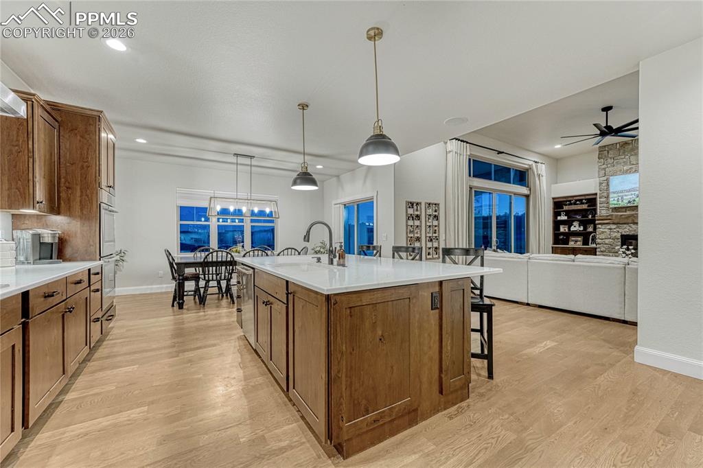 Image 10 of 50: Kitchen