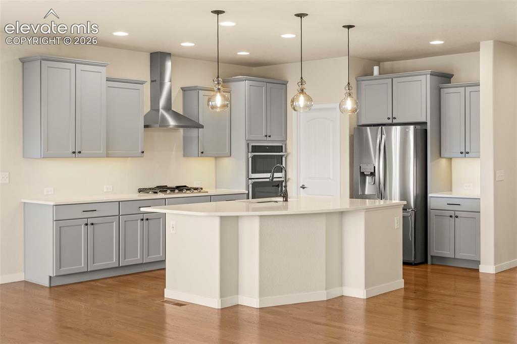 Image 16 of 50: Kitchen