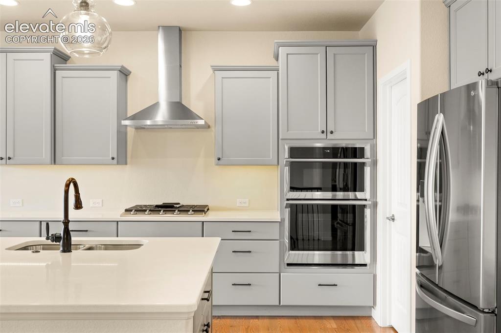 Image 19 of 50: Kitchen