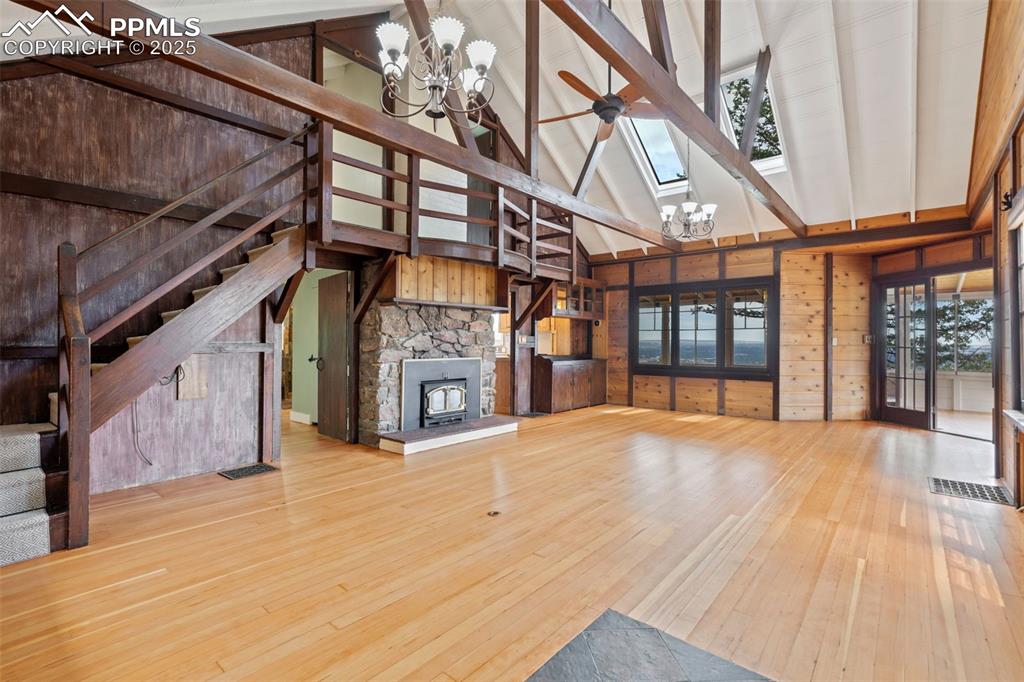 Image 13 of 46: Living Room