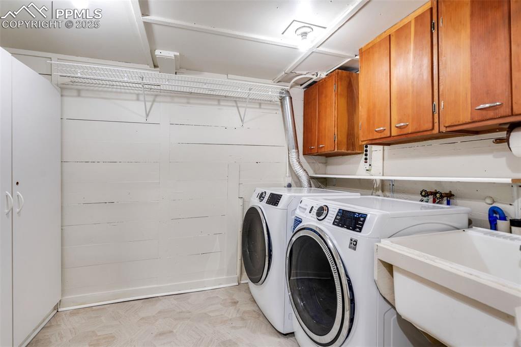 Image 36 of 46: Laundry