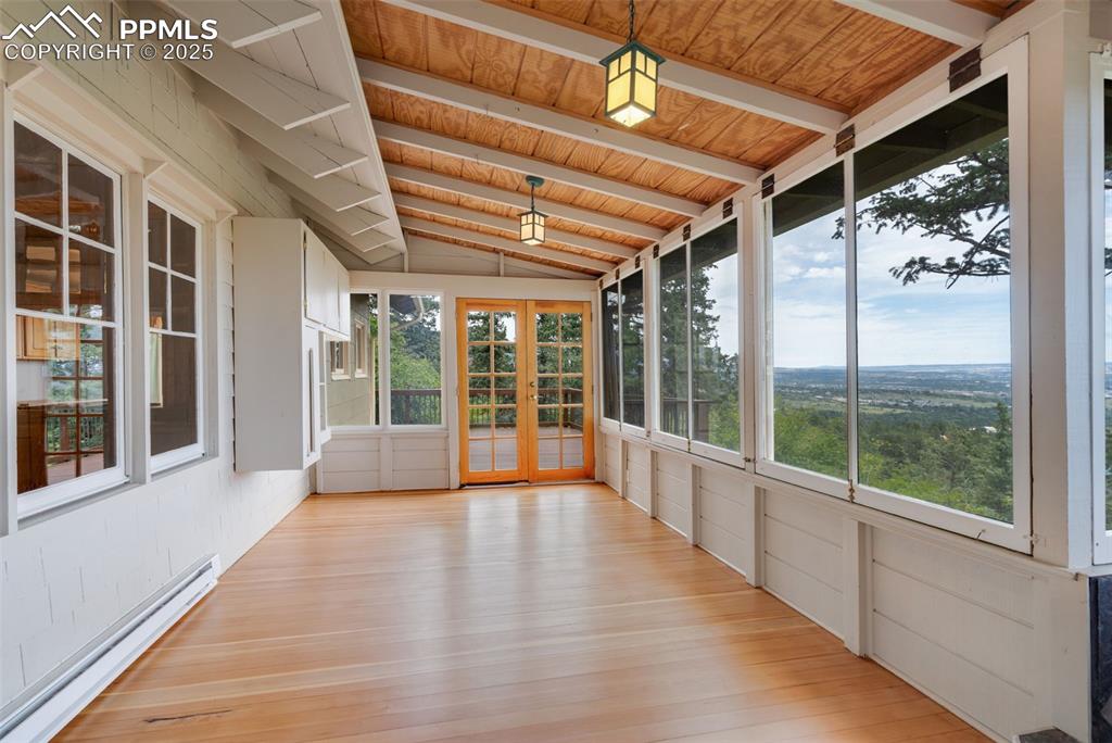 Image 39 of 46: Sun Room