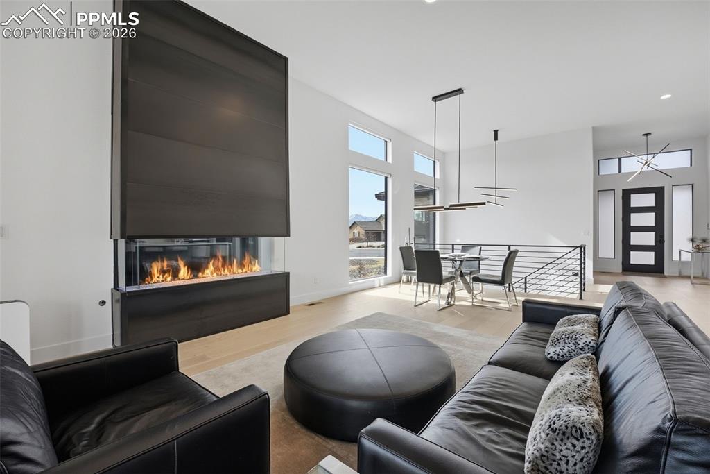 Image 10 of 50: Living Room