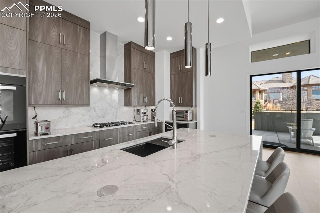 Image 13 of 50: Kitchen