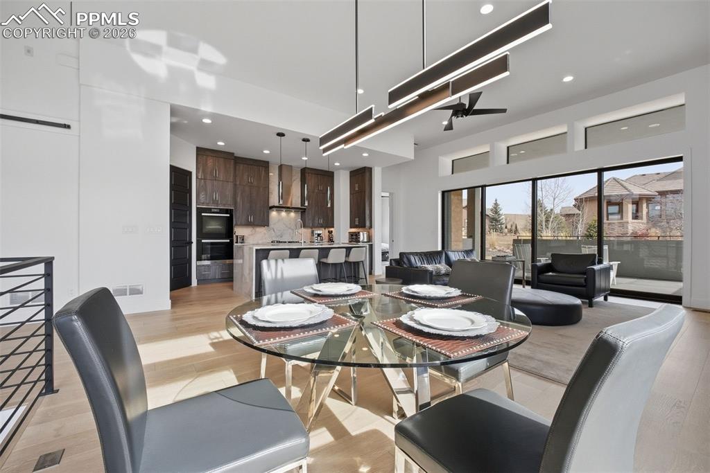 Image 19 of 50: Dining Area