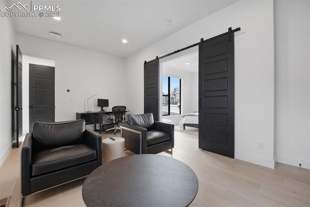 Image 22 of 50: Sitting Room