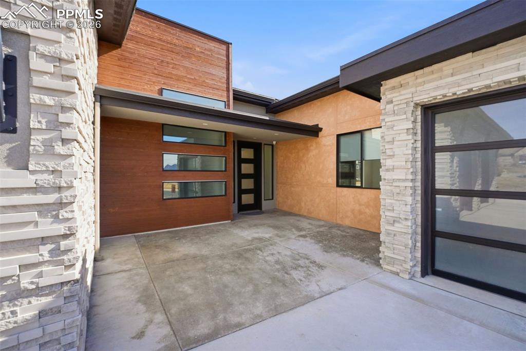 Image 3 of 50: Entry