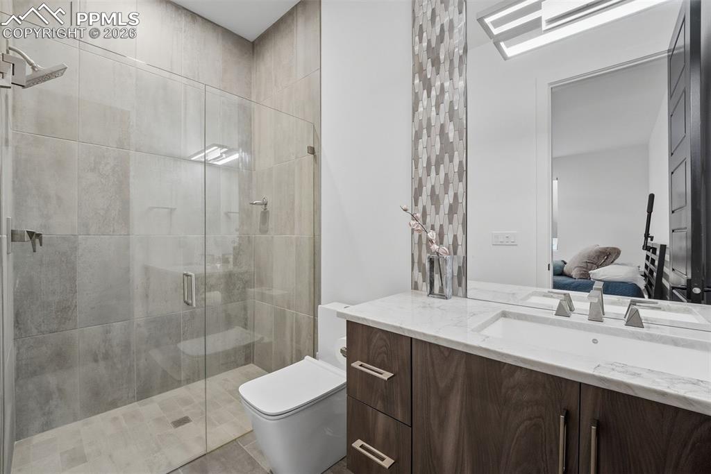 Image 34 of 50: Bathroom