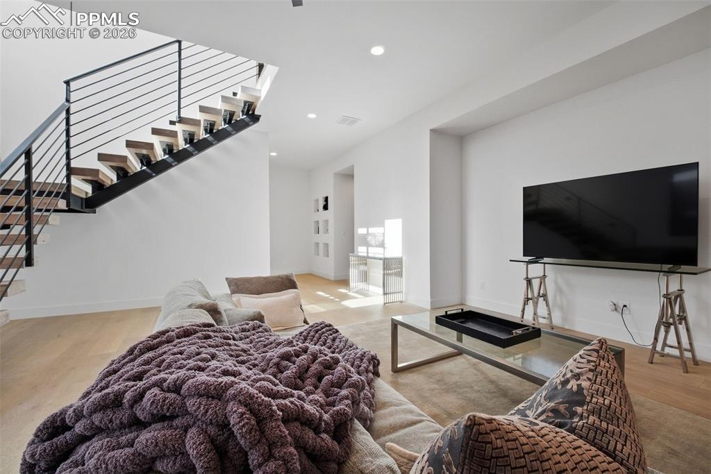 Image 35 of 50: Living Room