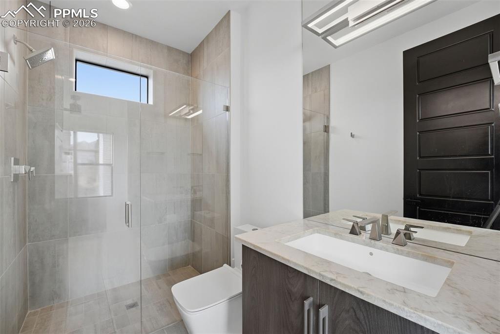 Image 41 of 50: Bathroom