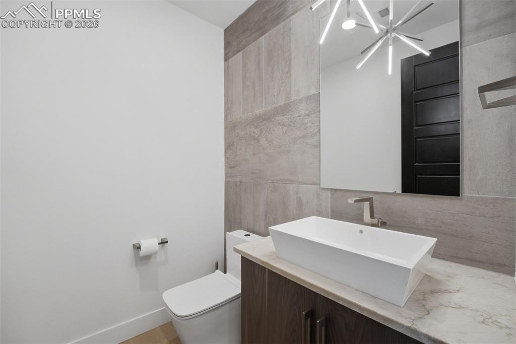 Image 43 of 50: Bathroom