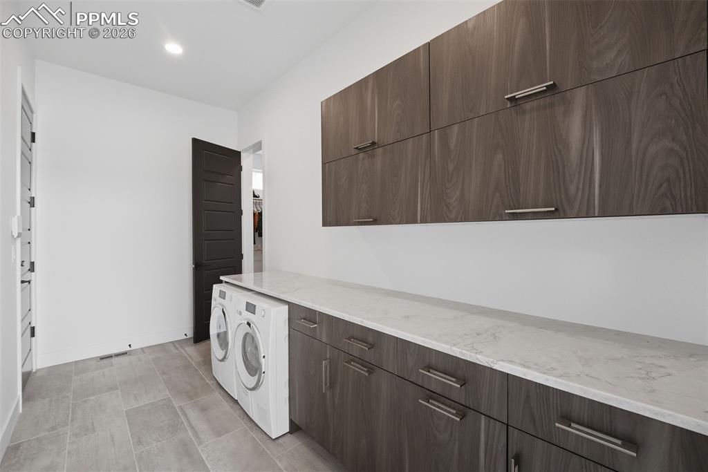 Image 44 of 50: Laundry