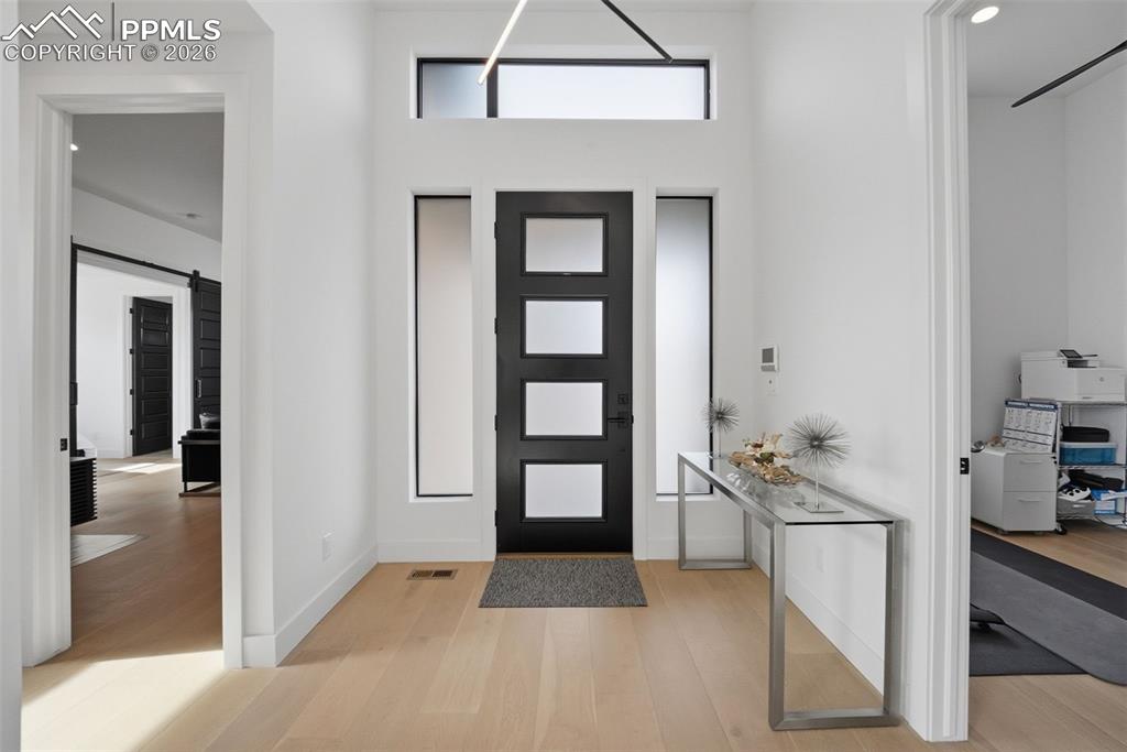 Image 5 of 50: Entry