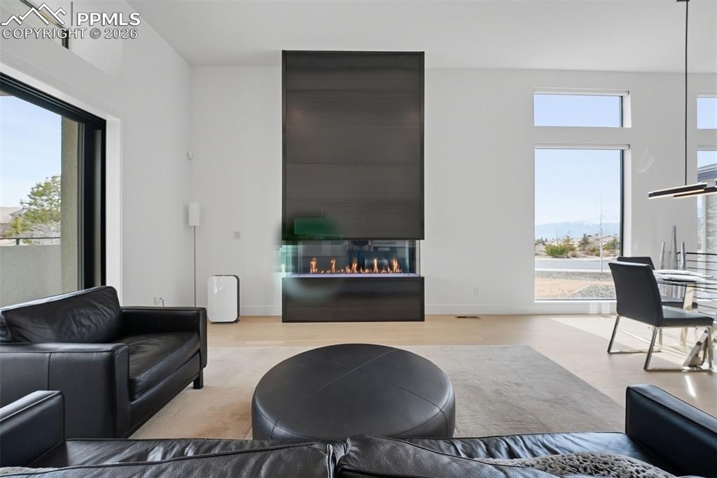 Image 9 of 50: Living Room