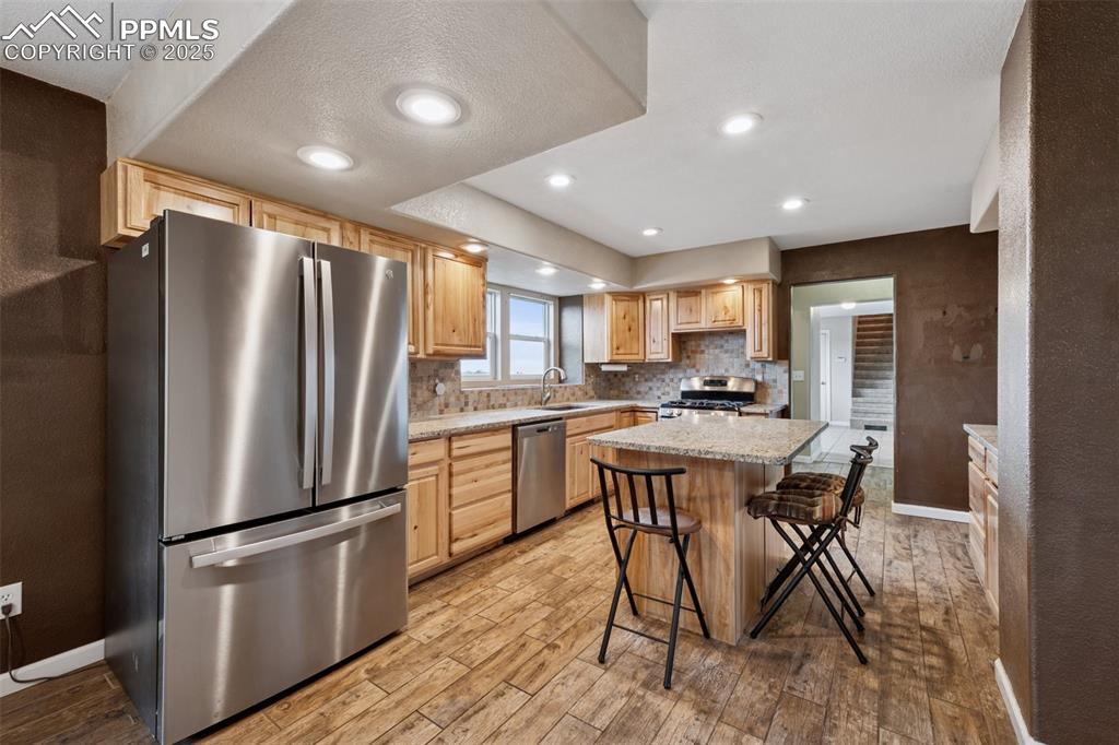 Image 4 of 38: Kitchen