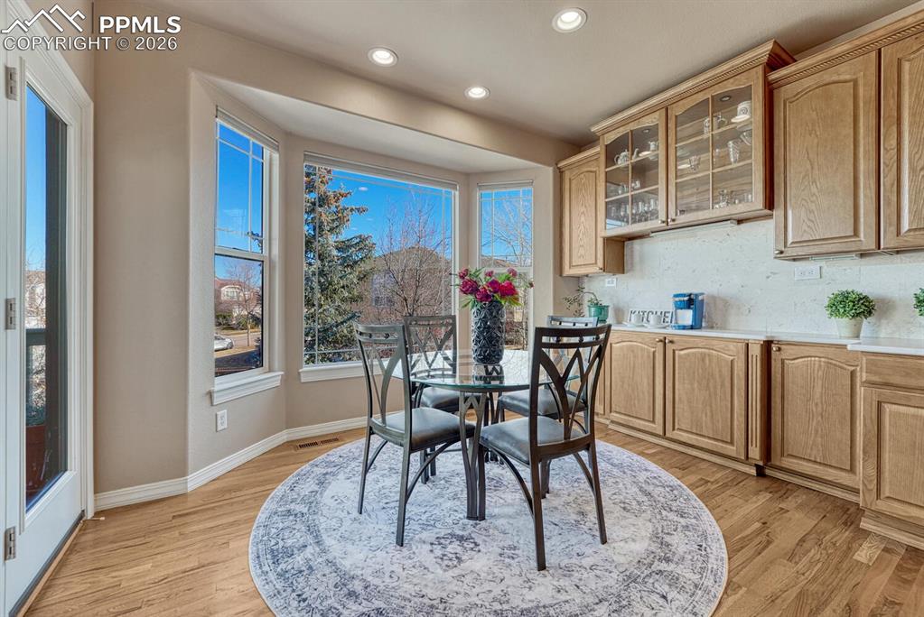 Image 14 of 49: Dining Area