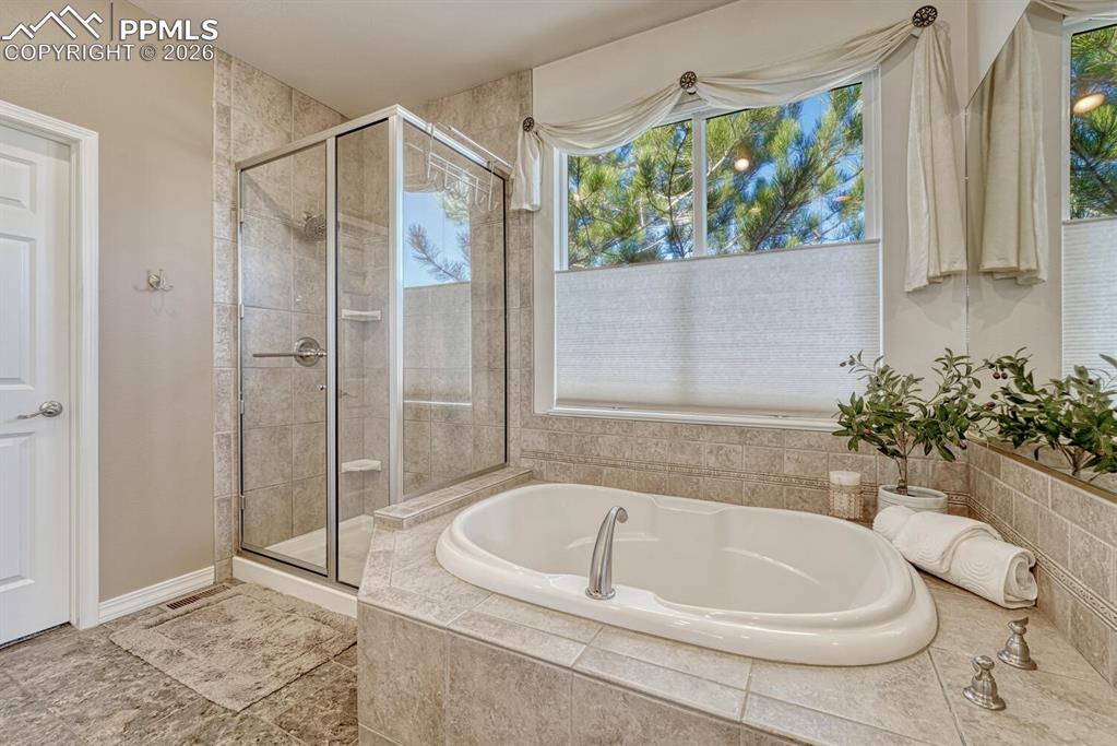 Image 20 of 49: Relaxing Soaking Tub