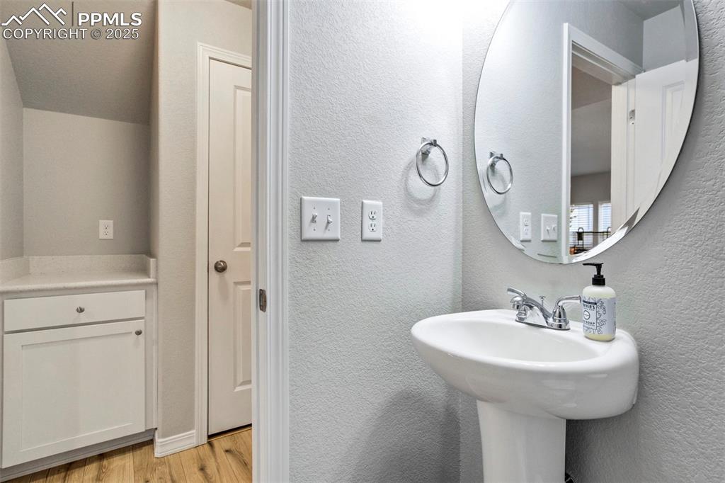 Image 12 of 31: Bathroom