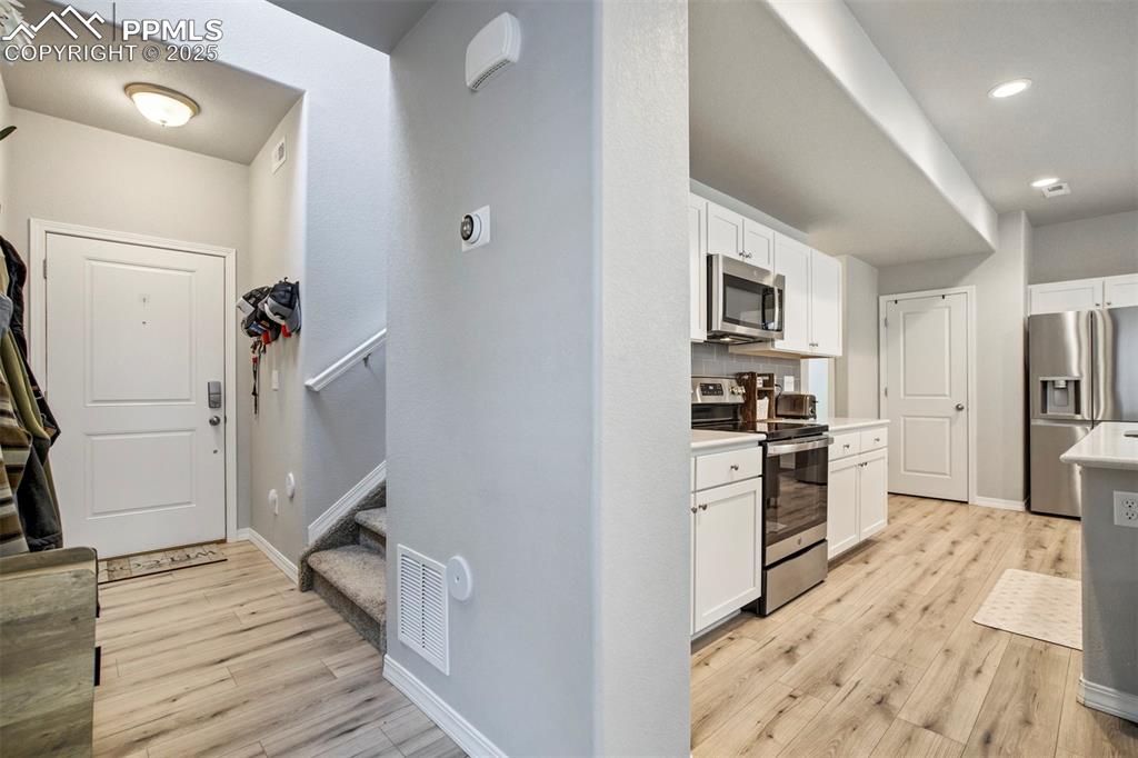 Image 2 of 31: Kitchen