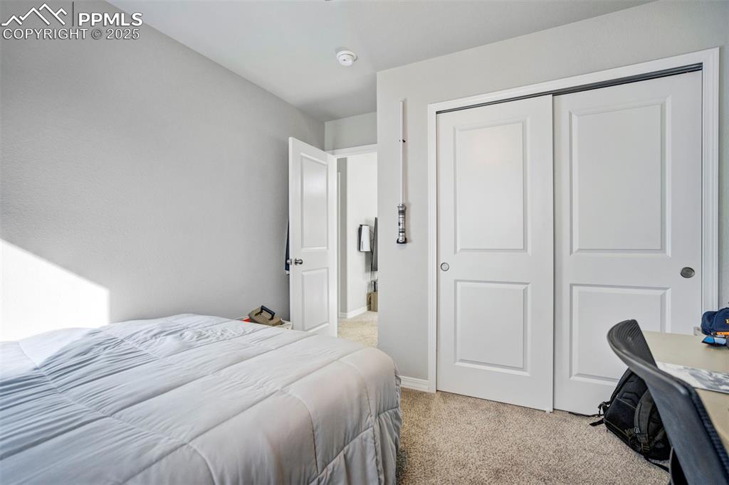 Image 23 of 31: Bedroom