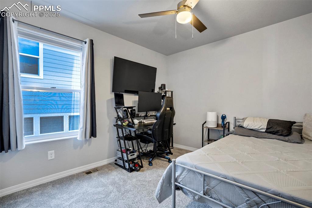 Image 24 of 31: Bedroom